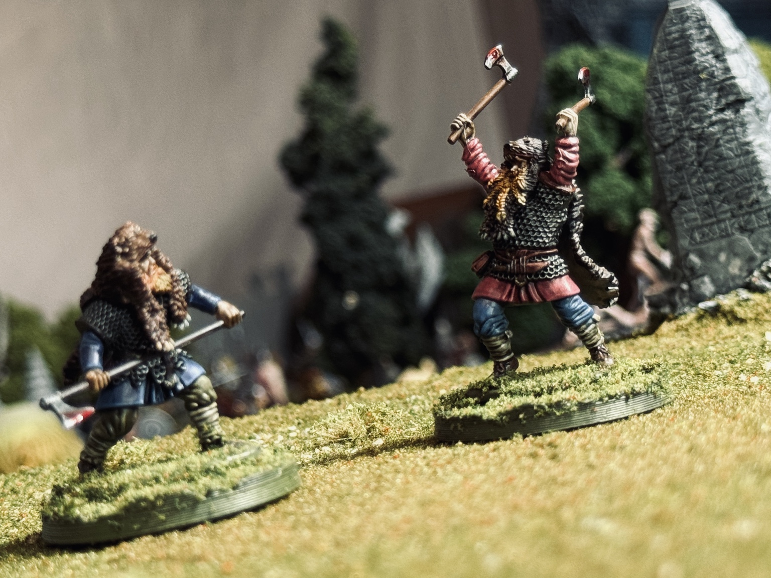 EINVIGI duel on a grassy battlefield with two fighters at distance