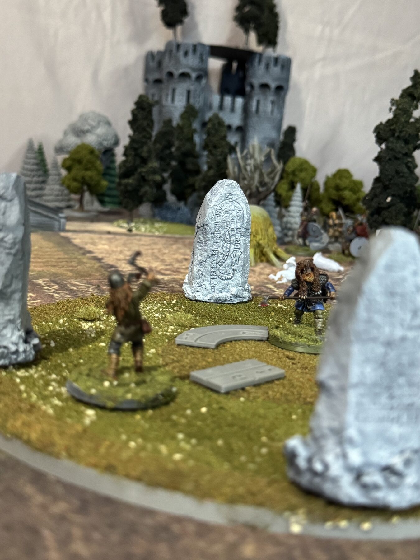 Two EINVIGI fighters facing each other between runestones